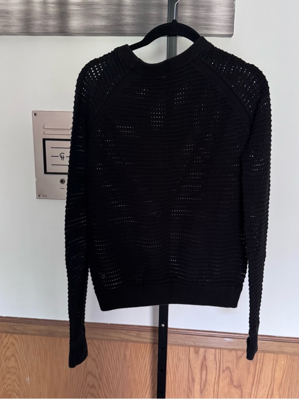 Lululemon women Black Knit Sweater- Classic Crewneck  size 4